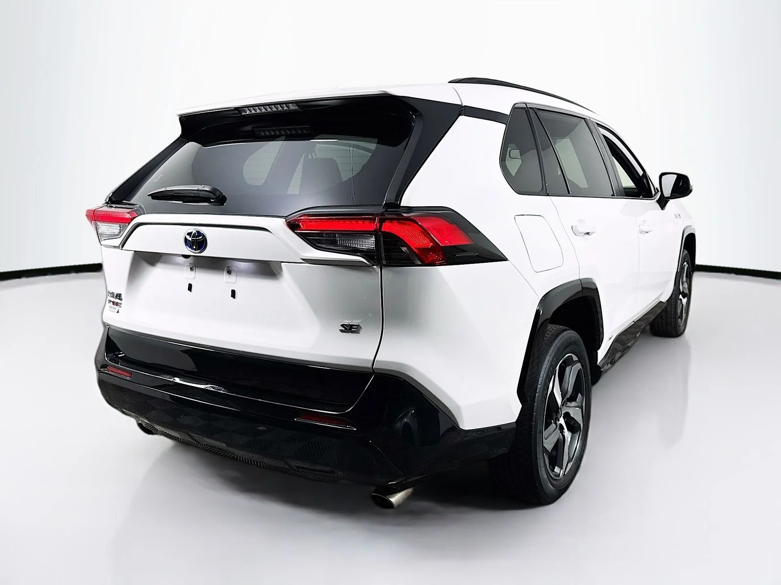 Used 2023 White Toyota SE image 6