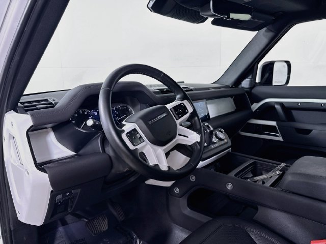 Used 2023 White Land Rover S image 9