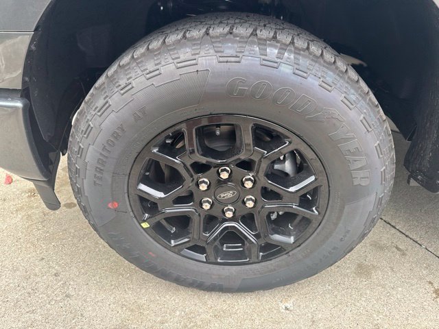 New 2026 Carbonized Gray Metallic Ford XLT image 11