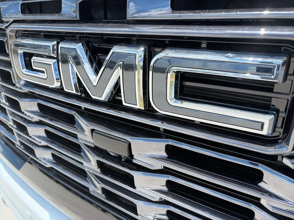 New 2026 Glacier White Tricoat GMC Denali Ultimate image 38