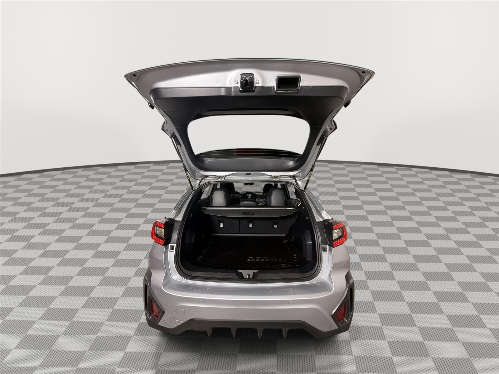 Used 2025 Ice Silver Metallic Subaru Limited image 6