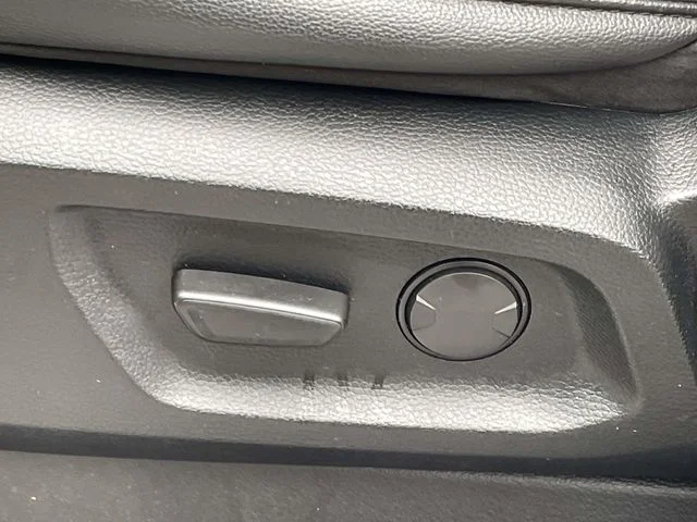 Used 2019 White Platinum Clearcoat Ford Lariat image 18