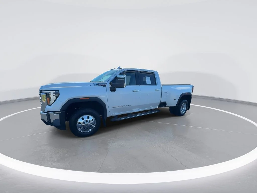 Used 2025 White GMC SLT image 5