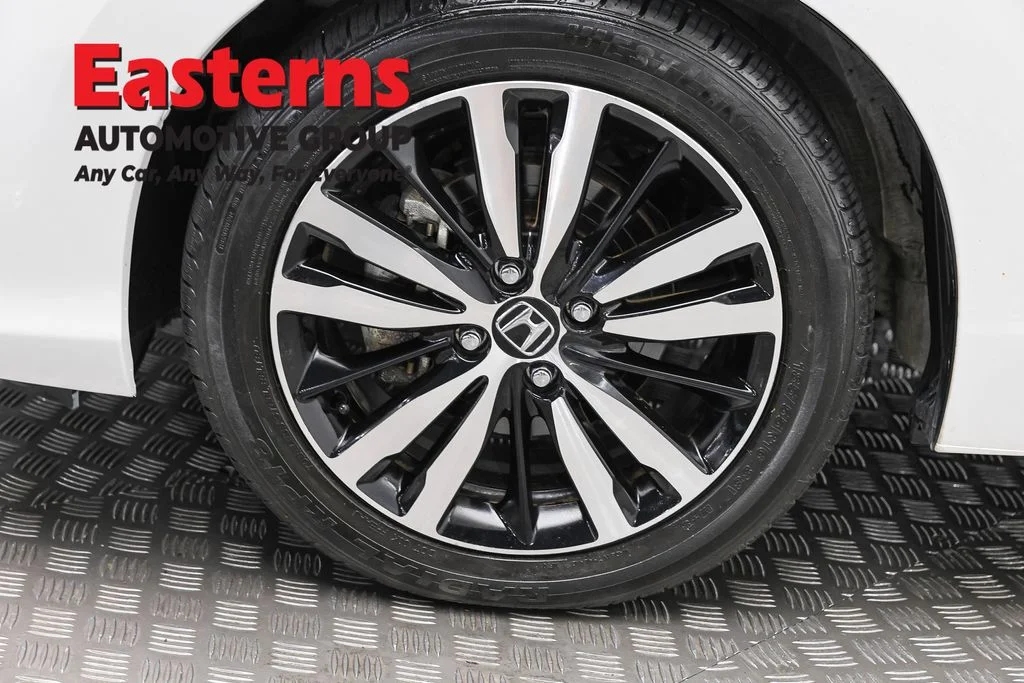 Used 2020 White Honda EX image 31