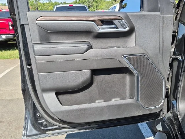 Used 2025 Black Chevrolet LT image 19
