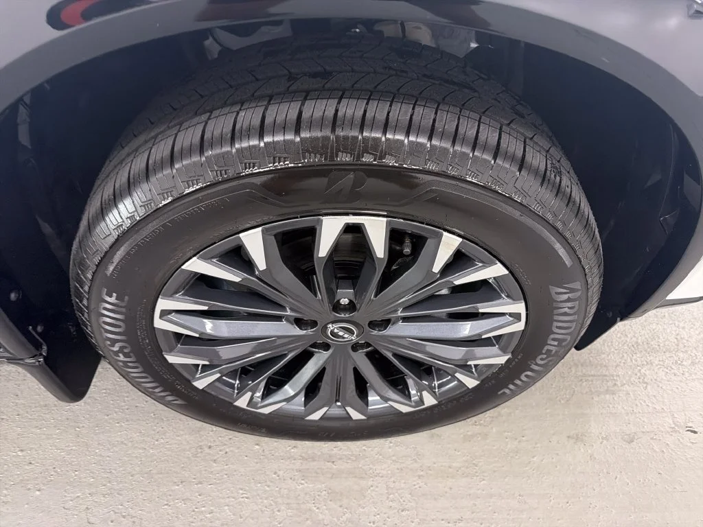New 2026 White Nissan Platinum image 4