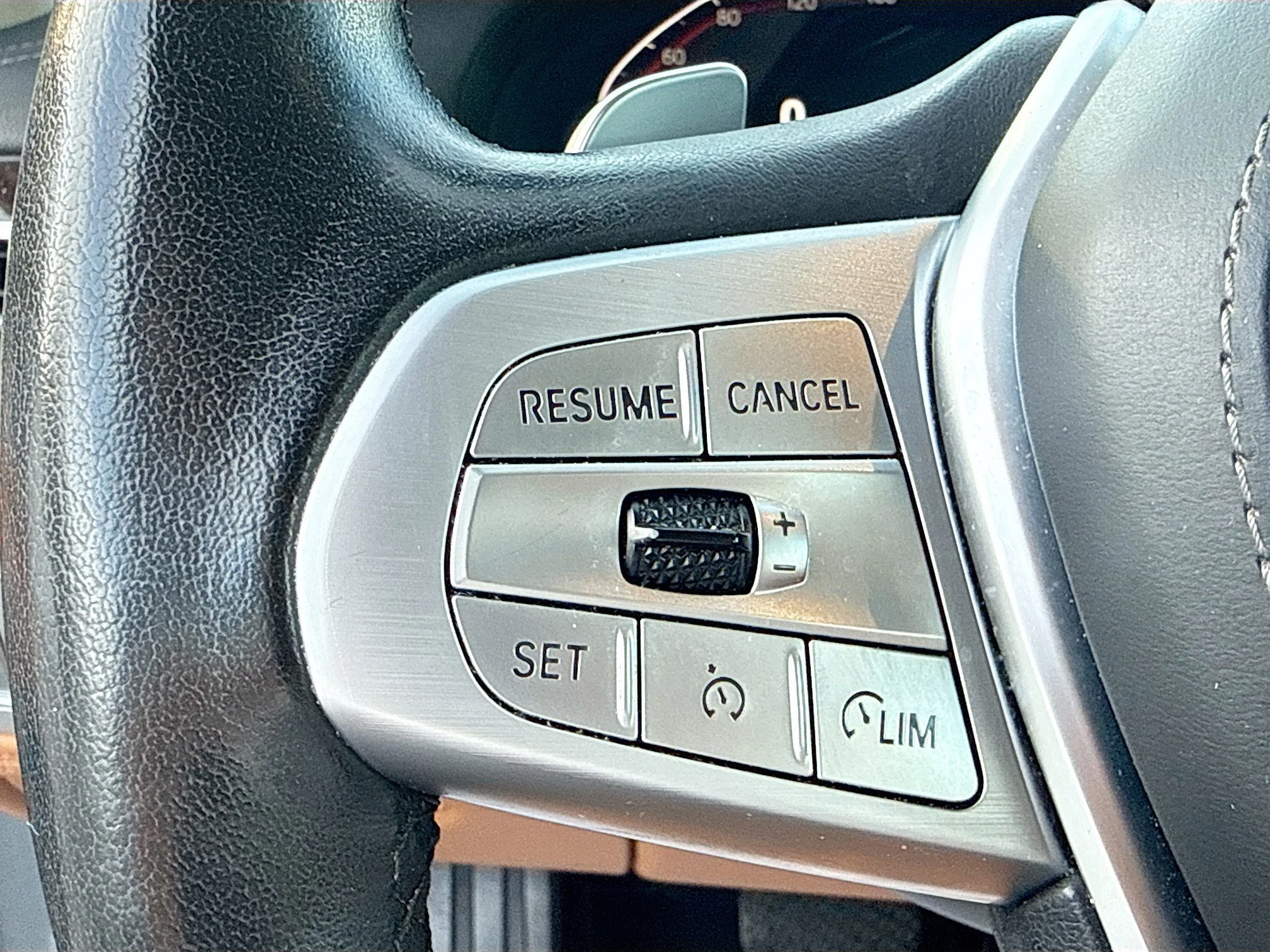 Used 2021 Bernina Grey Amber Effect BMW 750i xDrive image 38
