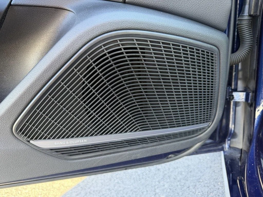 Used 2019 Navarra Blue Metallic Audi  image 12