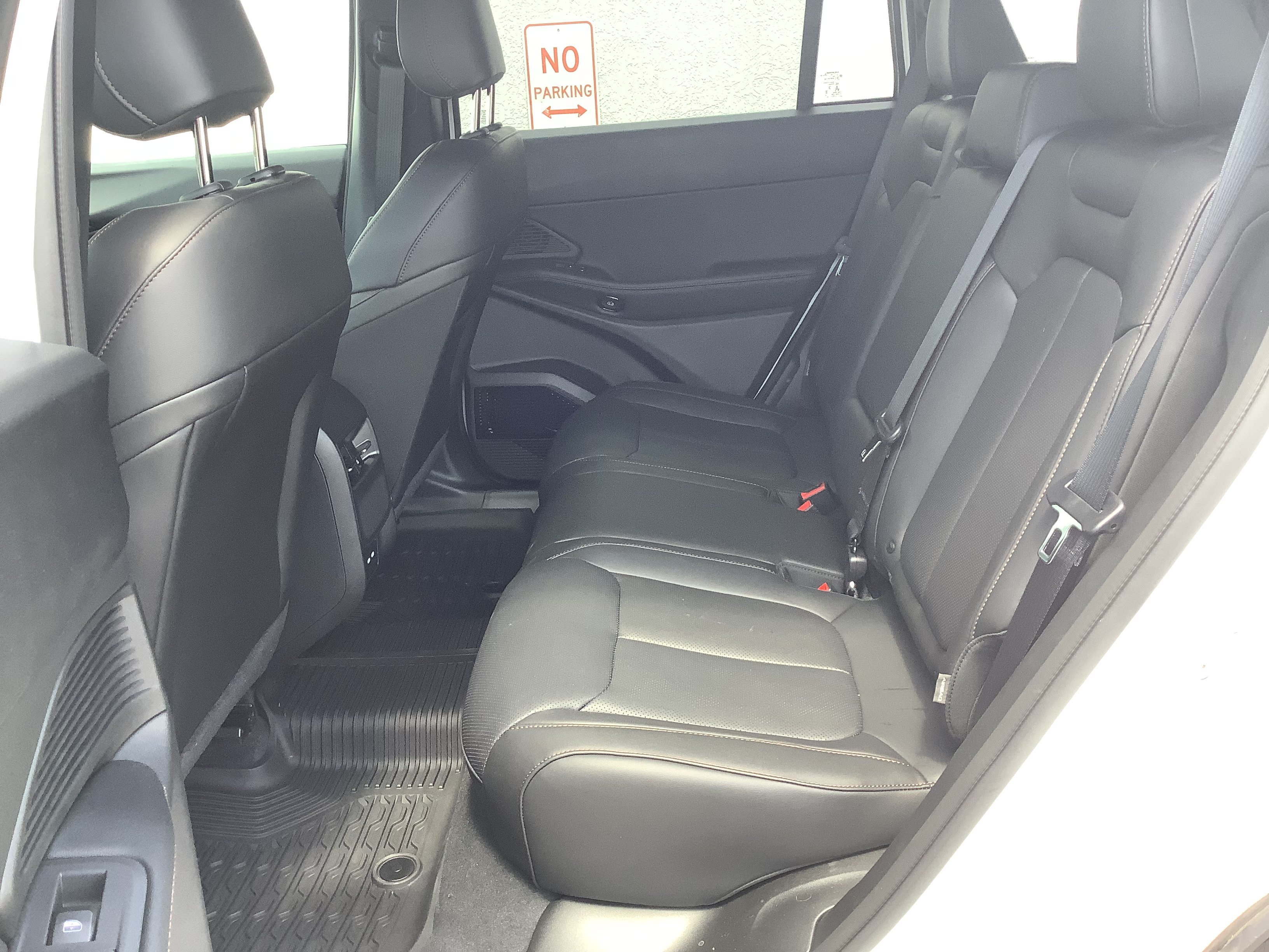New 2026 Bright White Clear-Coat Exterior Paint Jeep Limited image 8