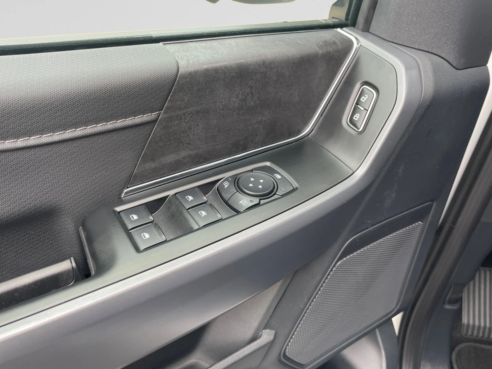 New 2026 Oxford White Ford XLT image 12