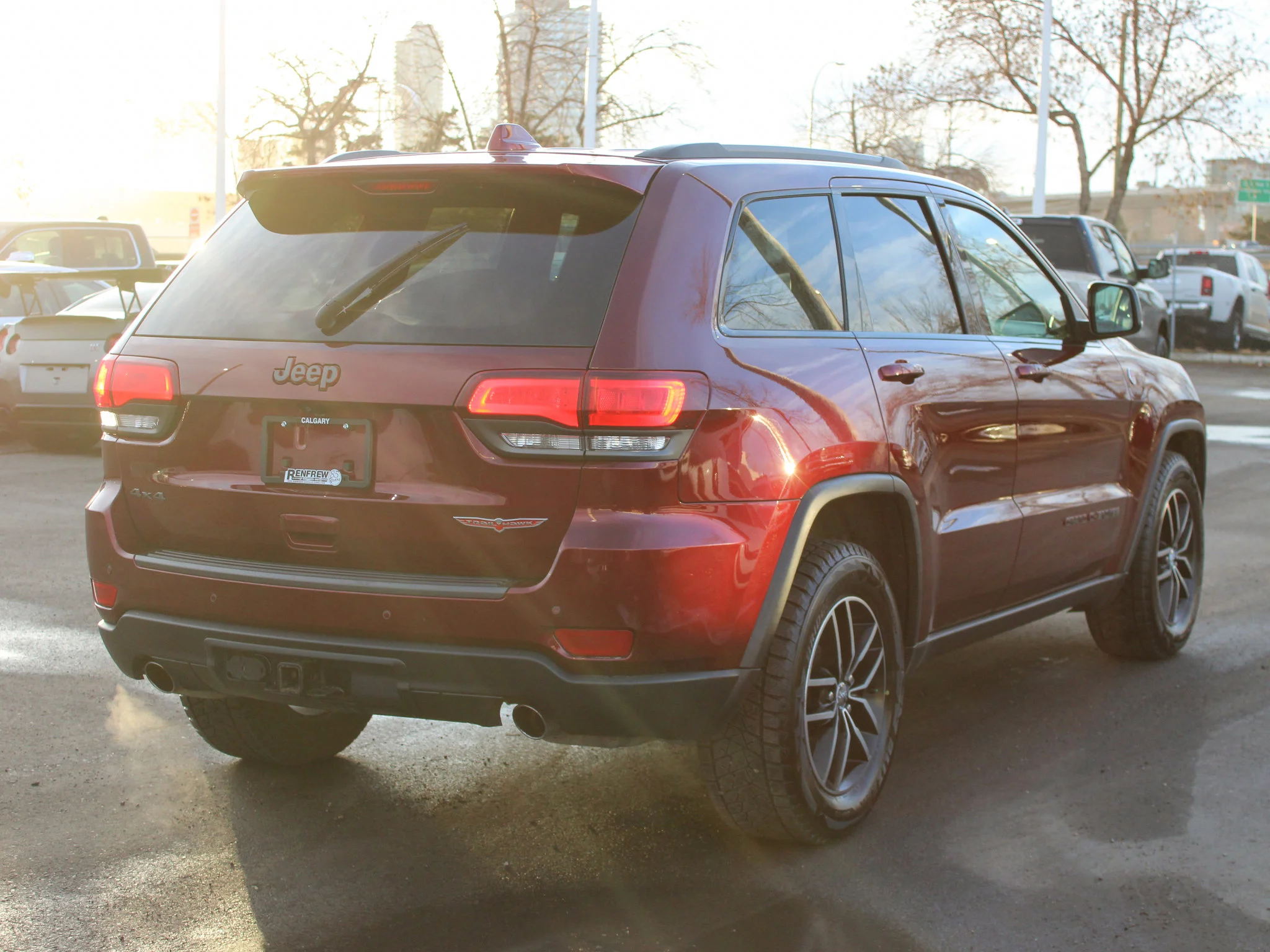 Used 2018 Red Jeep Trailhawk * V6 | Winter Tires | Heated/Vented Seats | Apple CarPlay | Navigation image 16