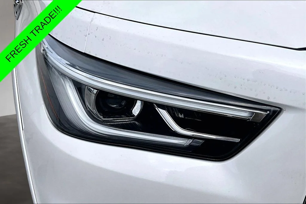 Used 2024 White INFINITI Sensory image 31