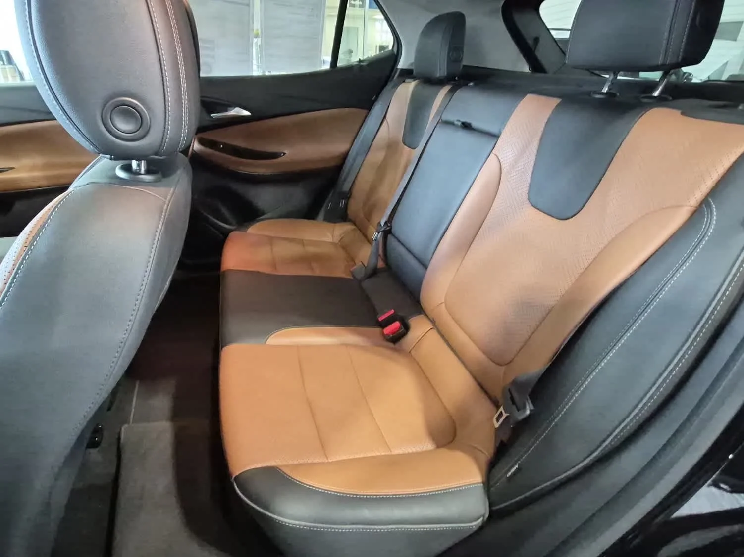 Used 2023 Ebony Twilight Metallic Buick Essence image 7