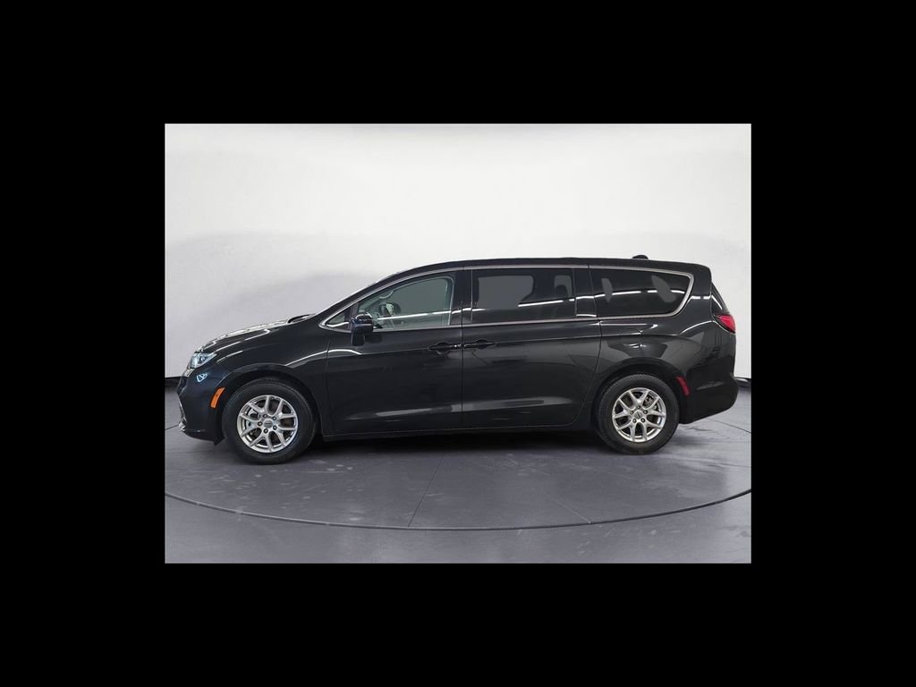 Used 2023 Black Chrysler Touring L image 3