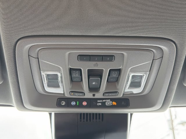 Used 2023  GMC Denali image 31
