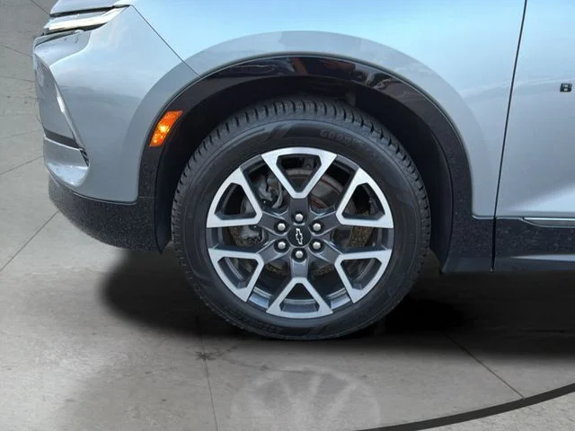 Used 2023 Gray Chevrolet RS image 29