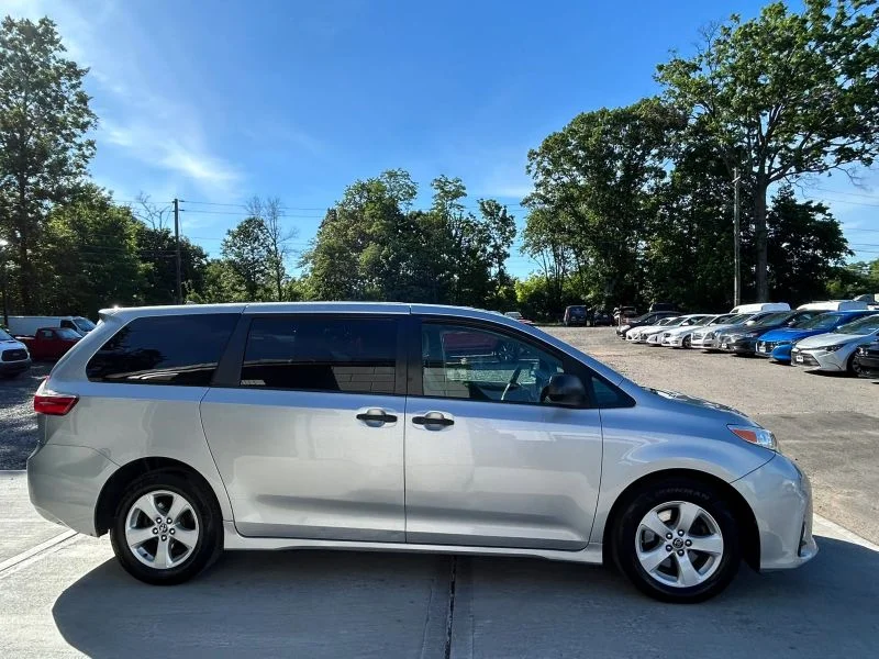Used 2019 Silver Toyota L Minivan 4D image 12