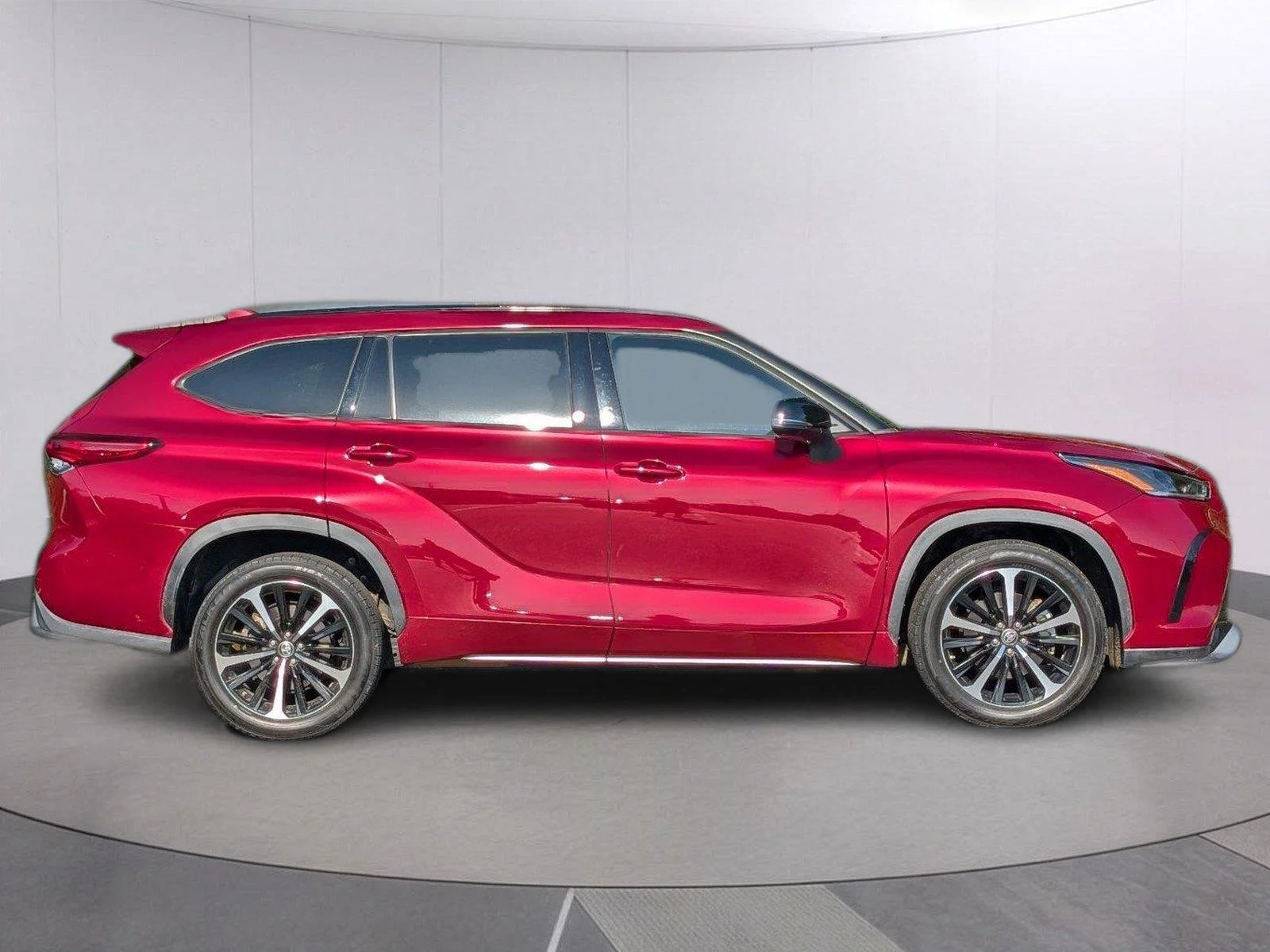 Used 2022 Ruby Flare Pearl Toyota XSE image 8