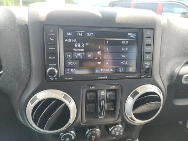 Used 2018 White Jeep Unlimited Sahara image 14