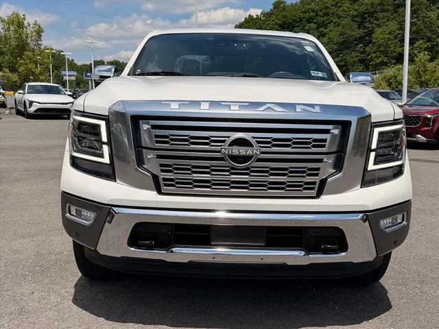 Used 2023 White Nissan Platinum Reserve image 18
