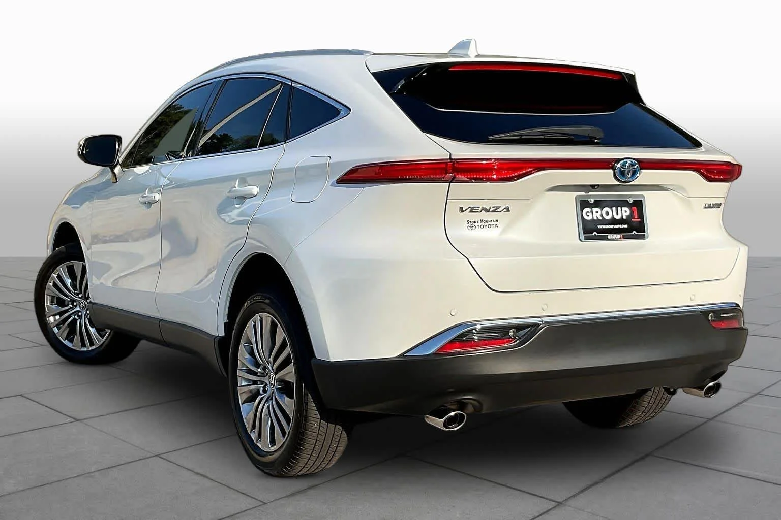 Used 2023 Wind Chill Pearl Toyota Limited image 12