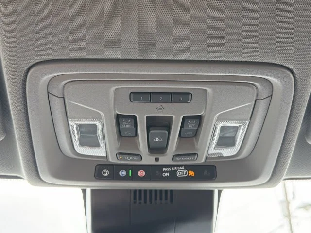Used 2023  GMC Denali image 31