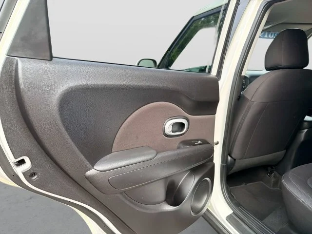 Used 2019 Clear White Kia Base image 12