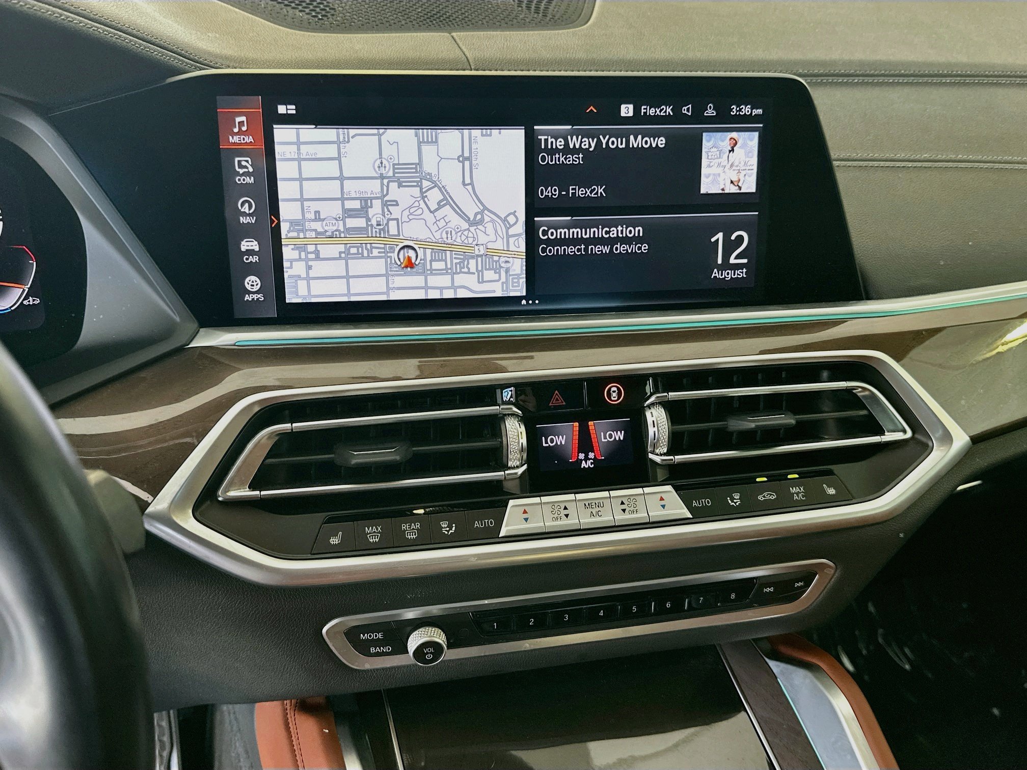 Certified Used 2023 Mineral White Metallic BMW xDrive40i image 9