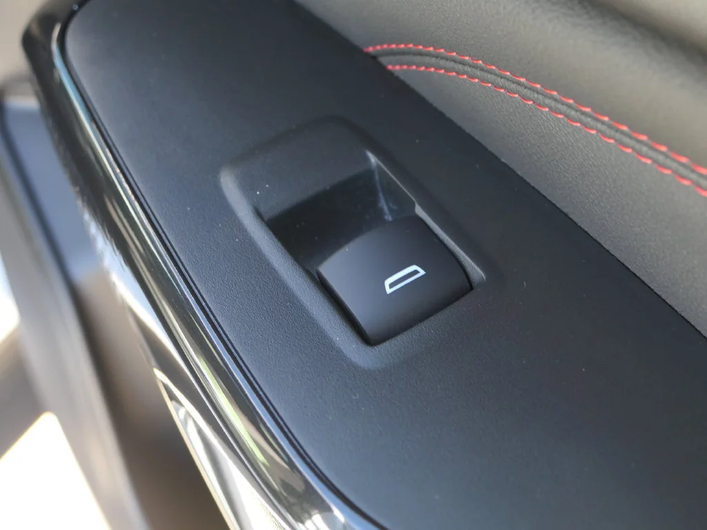 Used 2025 Summit White Chevrolet 2RS image 24