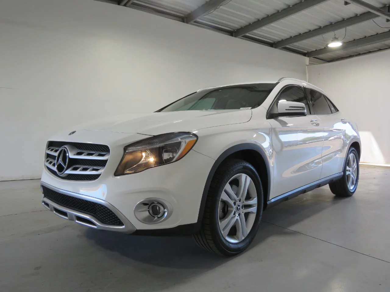 Used 2020 Polar White Mercedes-Benz GLA 250 image 1