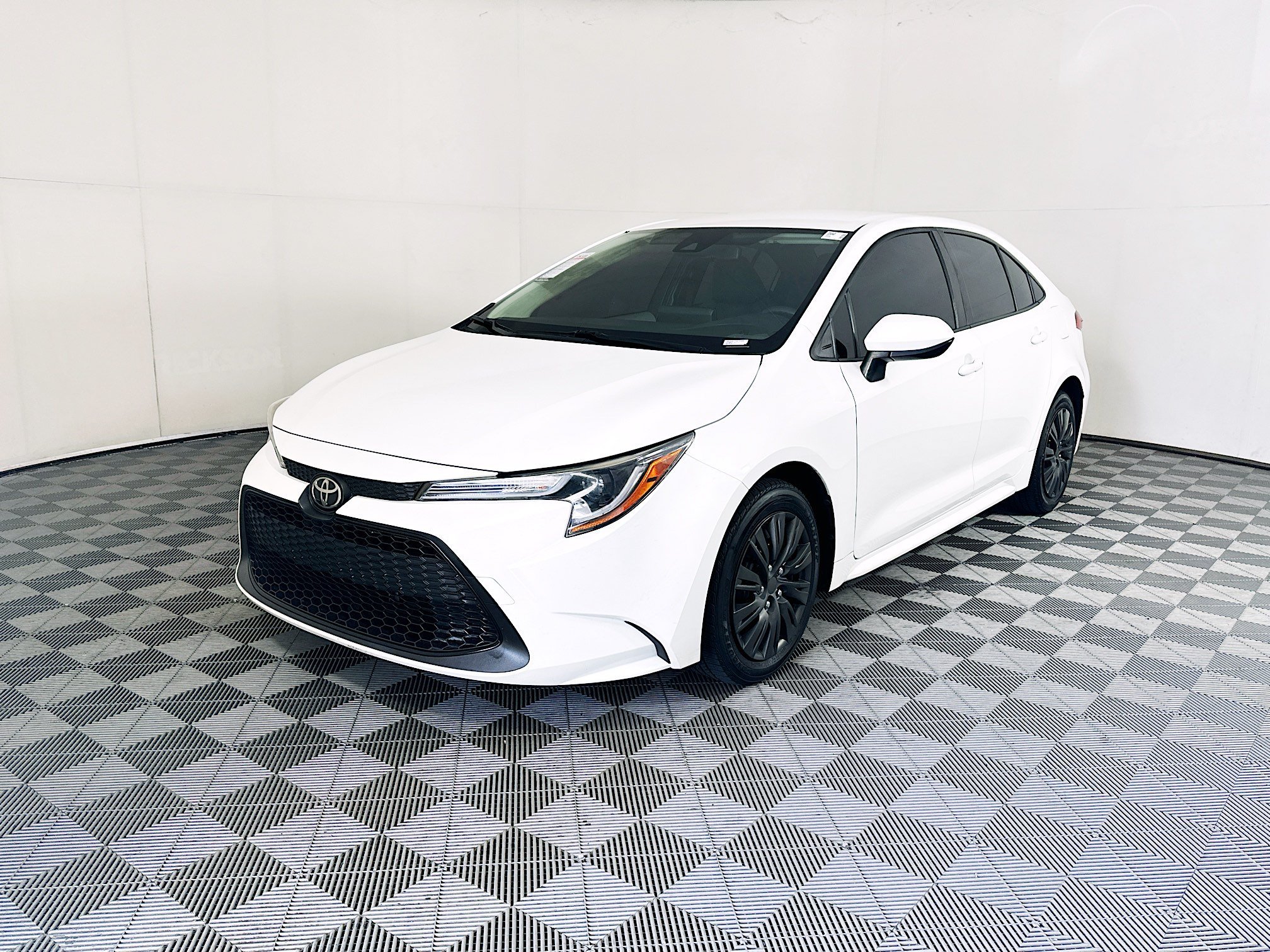 Used 2022 White Toyota LE image 7