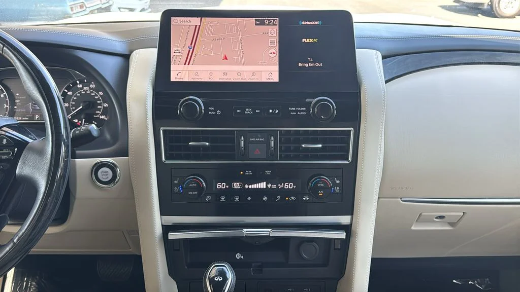 Used 2023 White INFINITI Sensory image 11