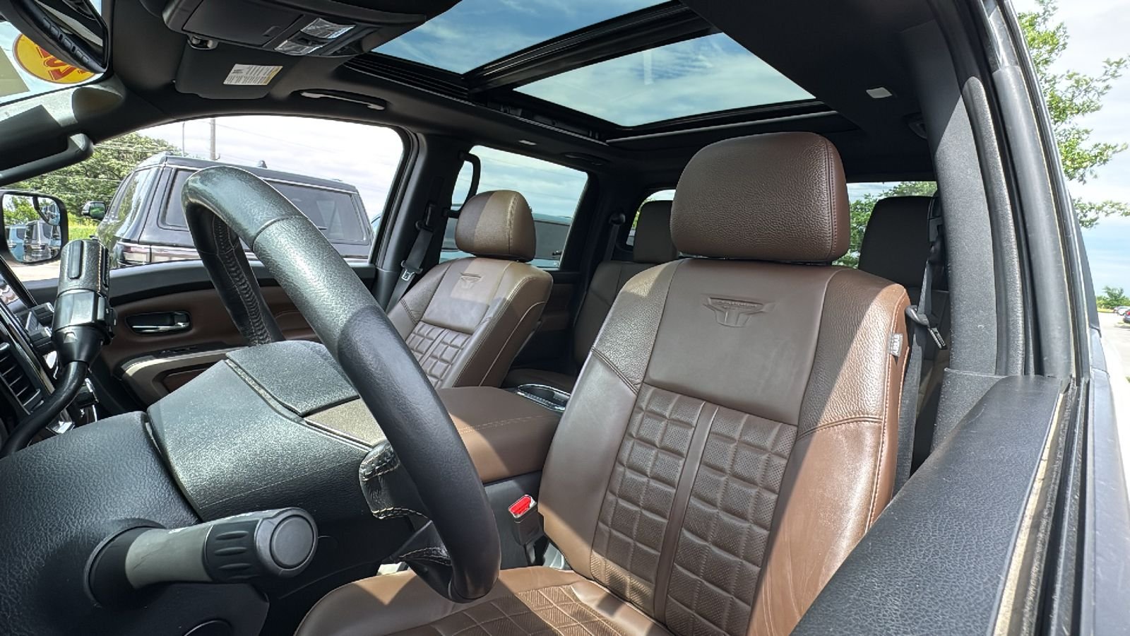 Used 2022 White Nissan Platinum Reserve image 20
