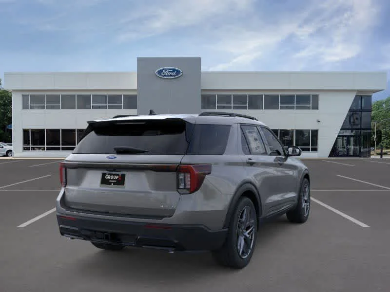 New 2026 Carbonized Gray Metallic Ford ST-Line image 8