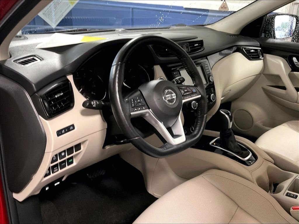 Used 2021 Red Nissan SL image 8