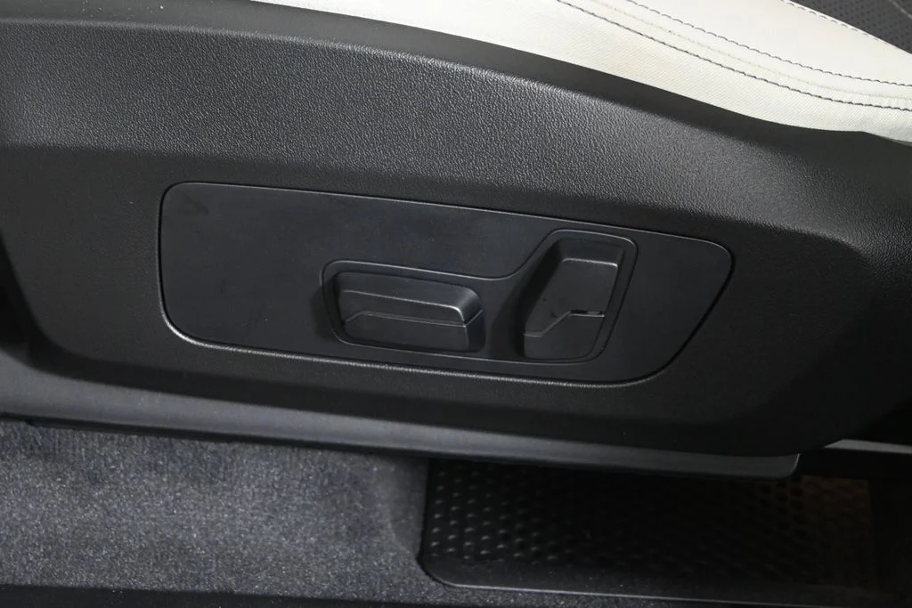 New 2026 White BMW xDrive28i image 27