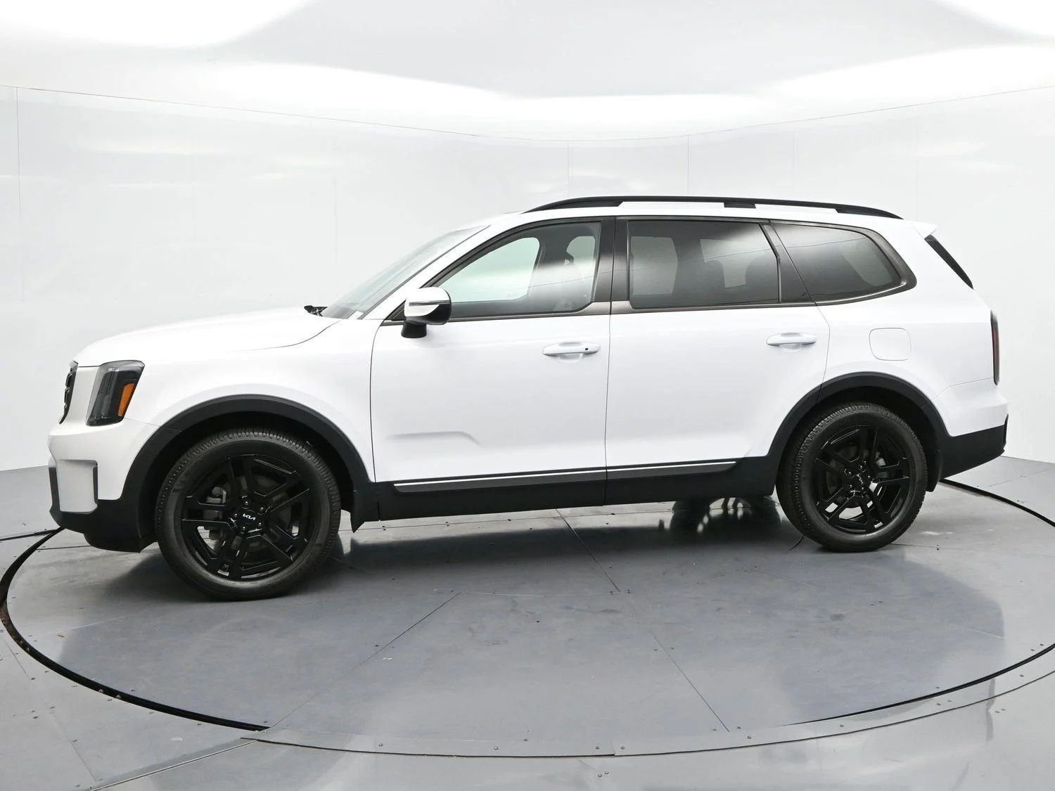 Used 2023 Glacial White Pearl Kia EX X-Line image 4