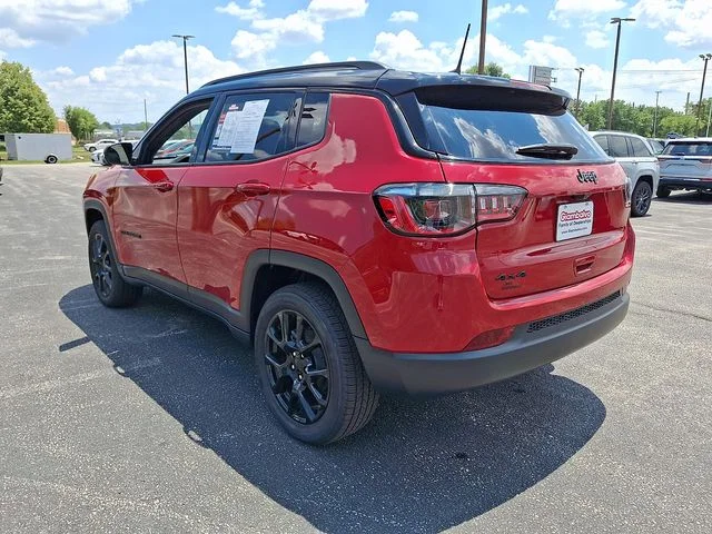 Used 2023 Red Jeep Latitude image 7