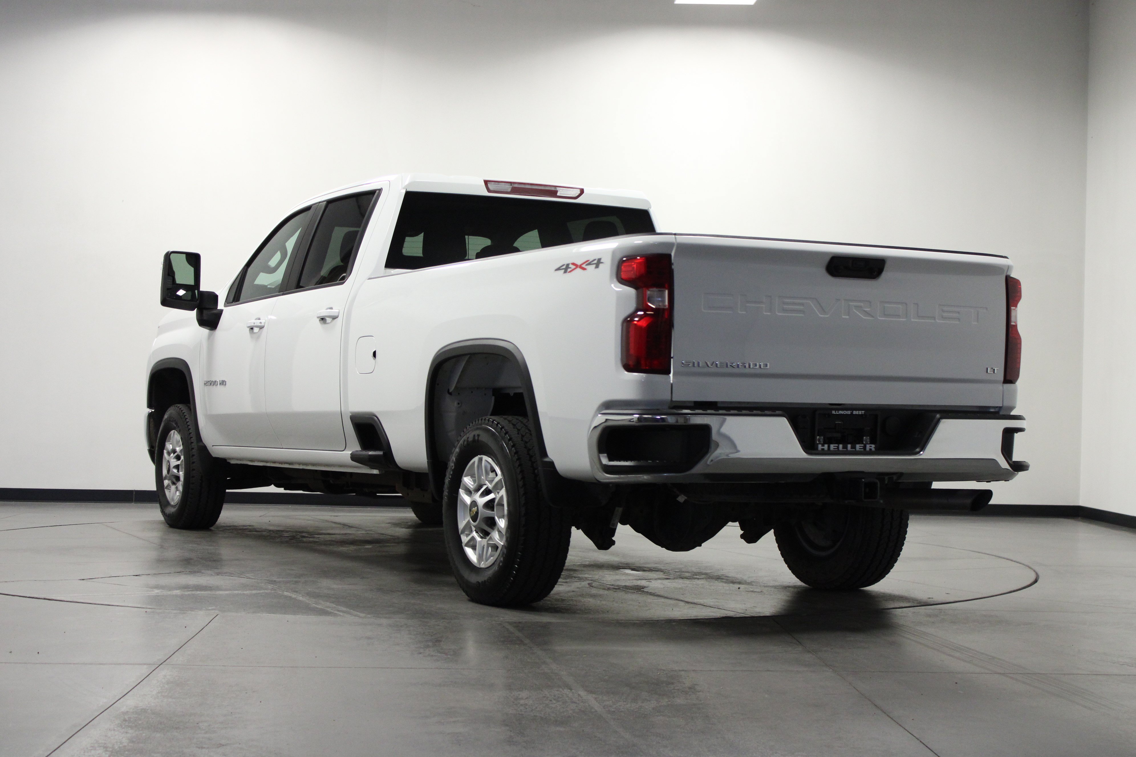 Used 2025 White Chevrolet LT image 6