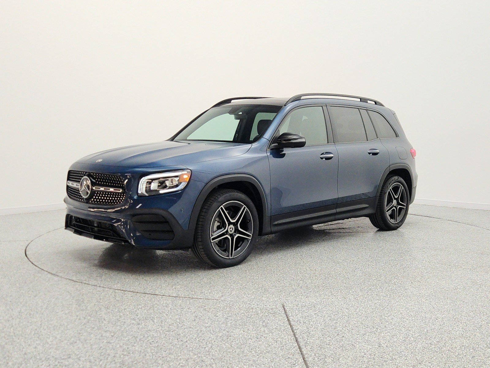 2023 Mercedes-Benz GLB GLB 250's photo
