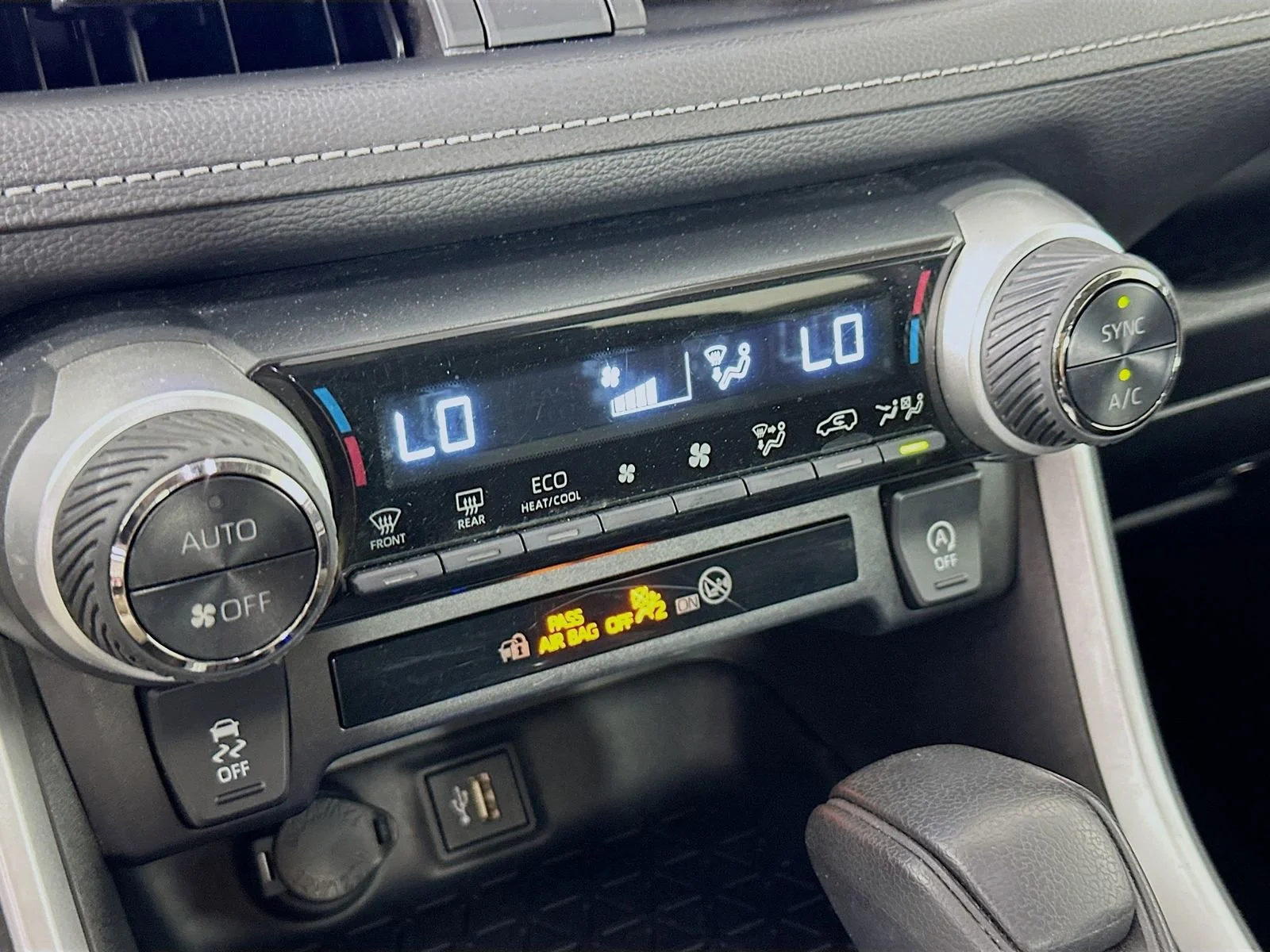 2023 Toyota RAV4 XLE - Photo 17