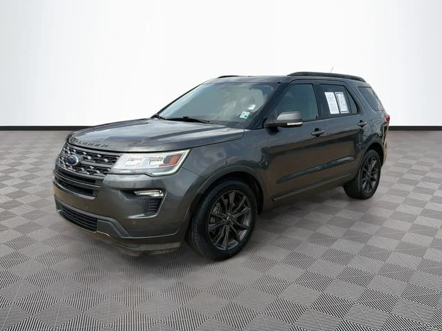 Used 2018 Gray Ford XLT image 3