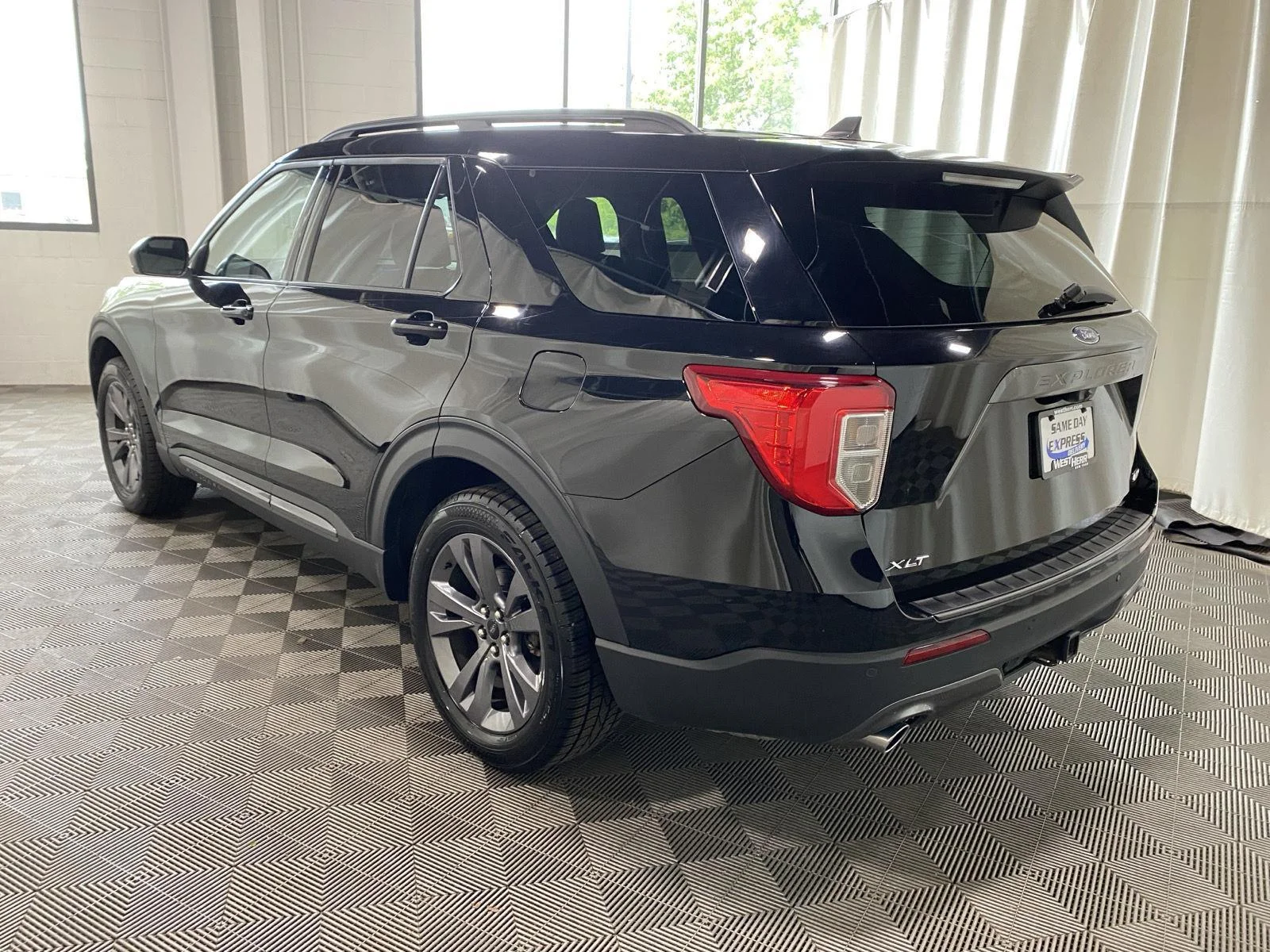 Used 2023 Black Metallic Ford XLT image 9