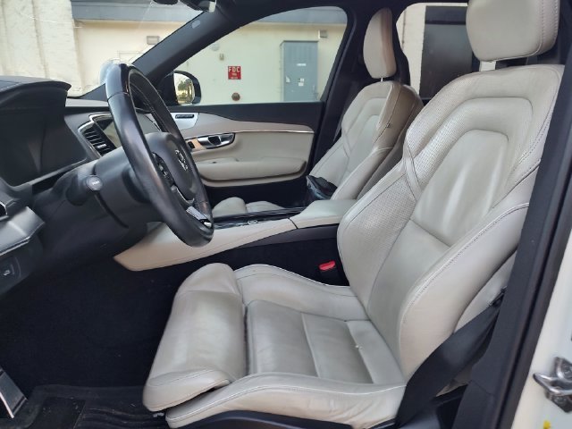 Used 2021 White Volvo T6 R-Design image 9