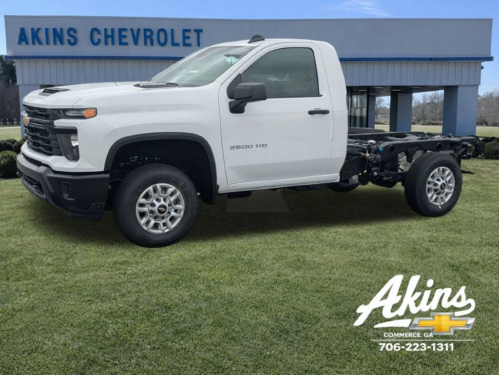 New 2026 Summit White Chevrolet WT image 8