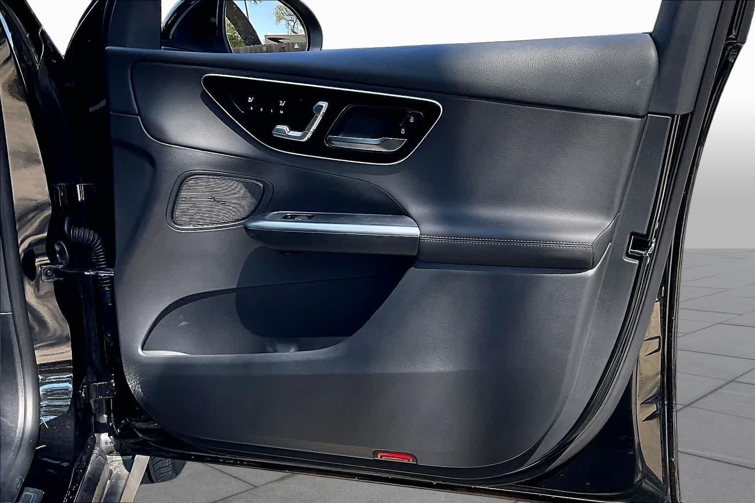 New 2026 Obsidian Black Metallic Mercedes-Benz GLC 300 image 22