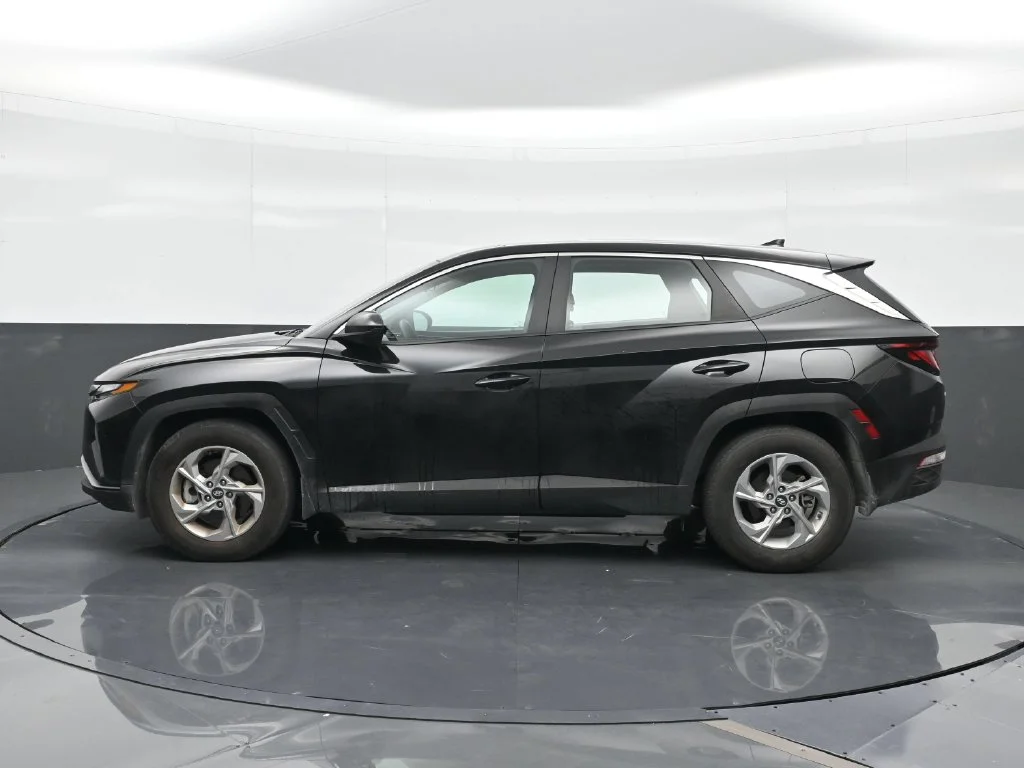 Used 2024 Black Hyundai SE image 3