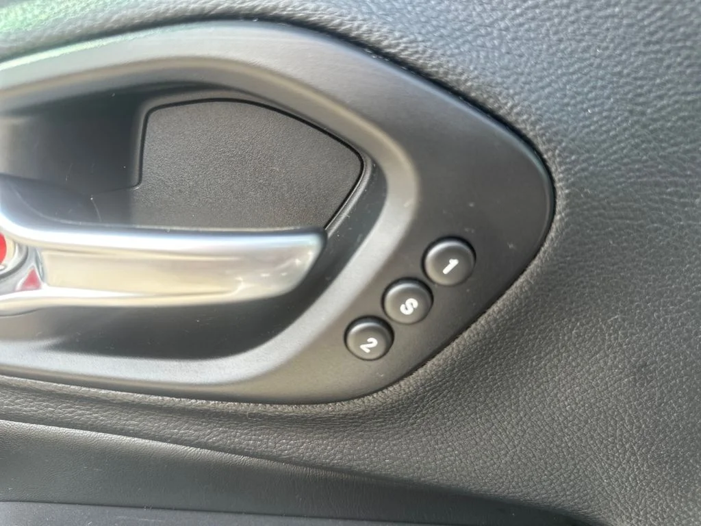 Used 2019 Gray Jeep Limited image 11