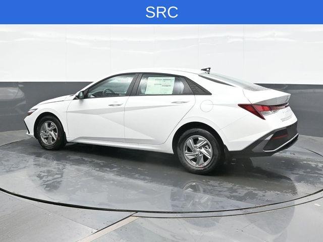 New 2026 White Hyundai SE image 3