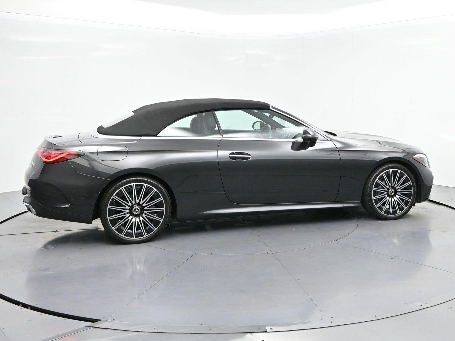 Used 2026 Graphite Gray Metallic Mercedes-Benz CLE 300 image 8